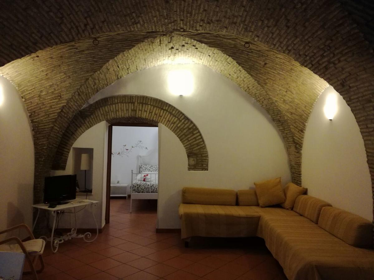 Svegliarsi Nei Borghi - La Patronale Panzió Troia Kültér fotó